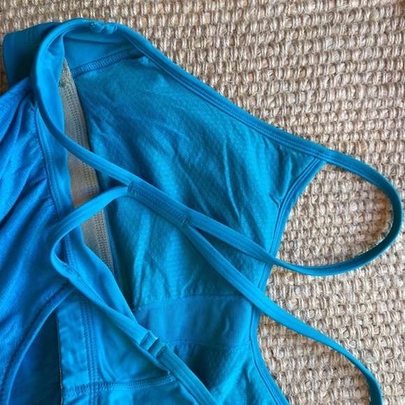 LULULEMON Yoga Tank, Built-In Bra - Size 4 - Picture 4 of 4